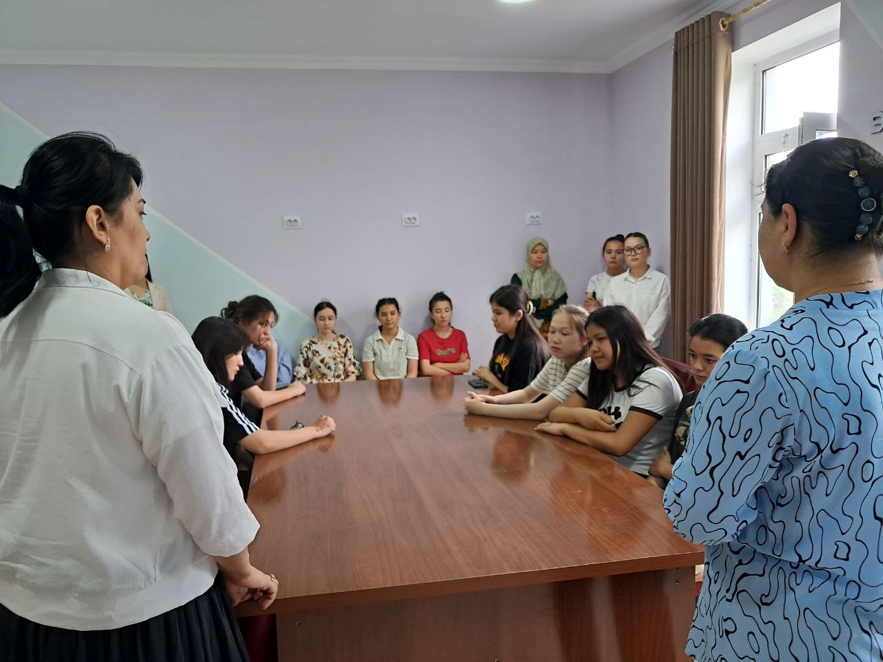 "Gender tenglik – zamonaviy jamiyatning muhim qadriyati" mavzusida davra suhbati tashkil etildi.