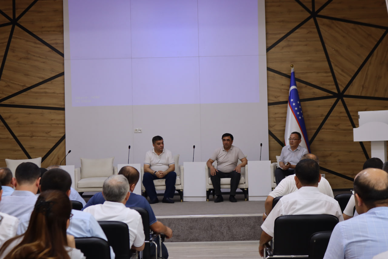 TDIU mas’ul xodimlari Samarqand filialida.